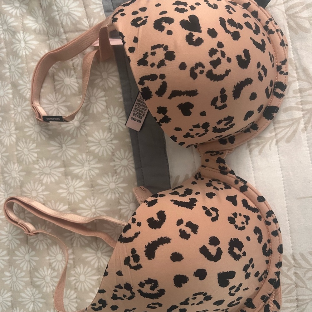 Victoria's Secret Tan and Black Bra